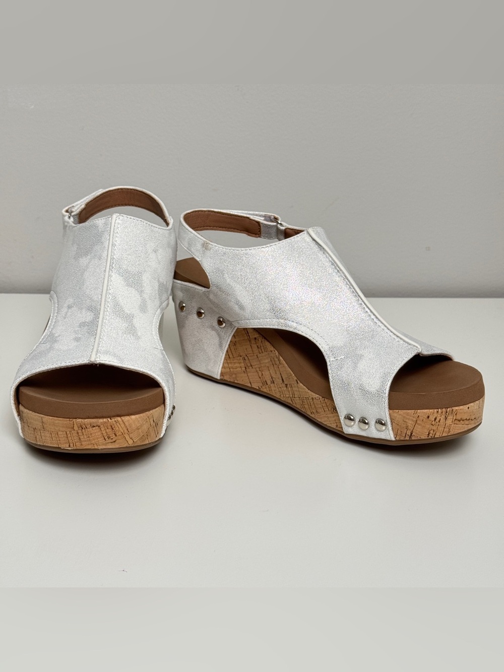 Corkys Carley White Metallic Studded Wedge Sandals Size 8 NIB
